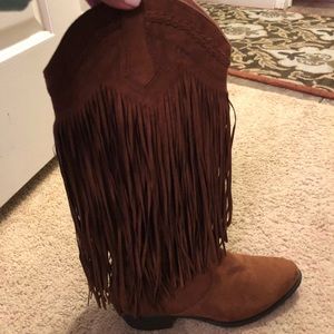 Woman’s casual fringe western boots